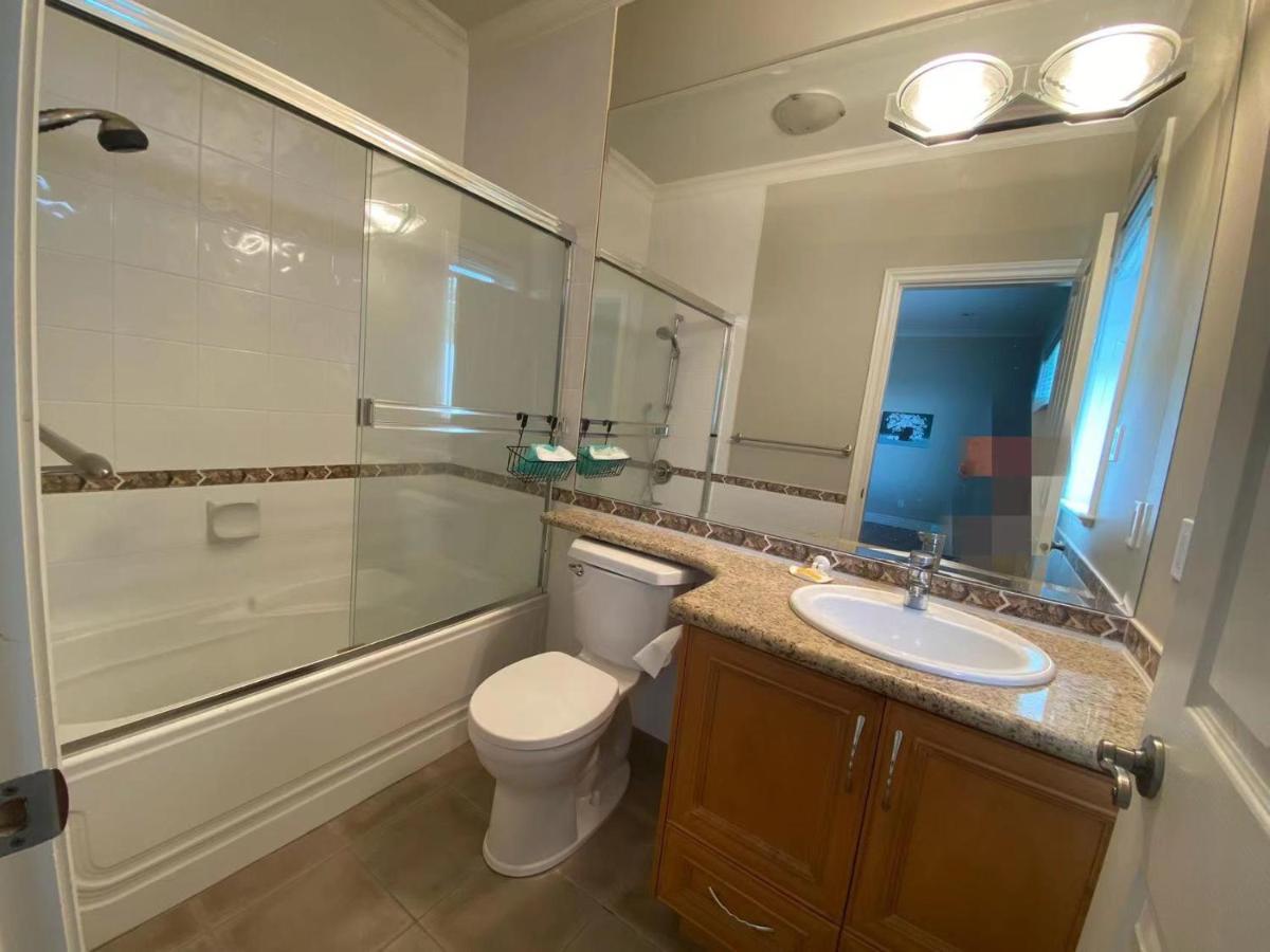 Lucky Room, A Comfortable Bedroom With Private Bathroom Close To Yvr Richmond Exterior foto